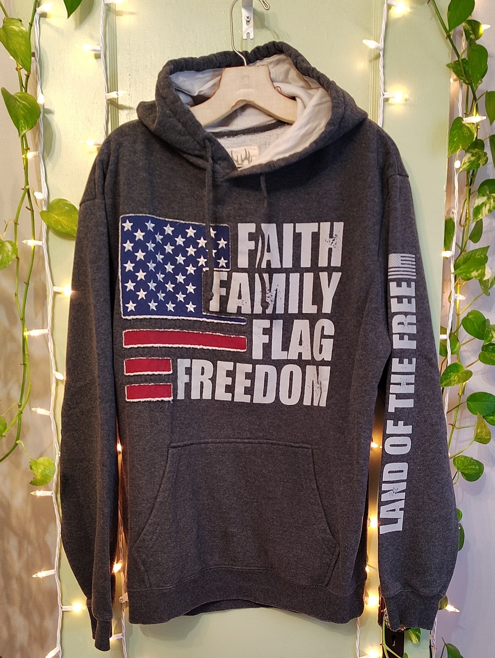 Men's Buck Wear Faith Family Flag Freedom Grey Red Blue Hoodie L